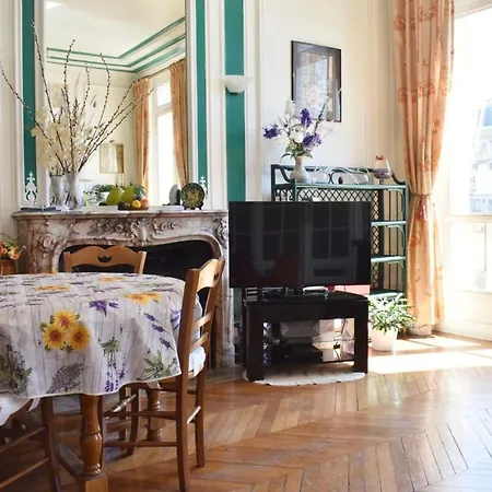 Charming 2 Bedroom With View Of Gare De Lyon Appartamento Parigi
